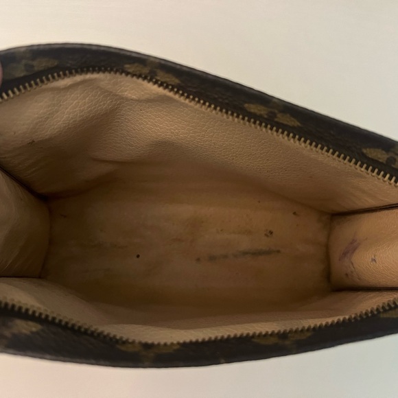 Louis Vuitton Monogram Pouch Toilette 19 - Picture 6 of 10